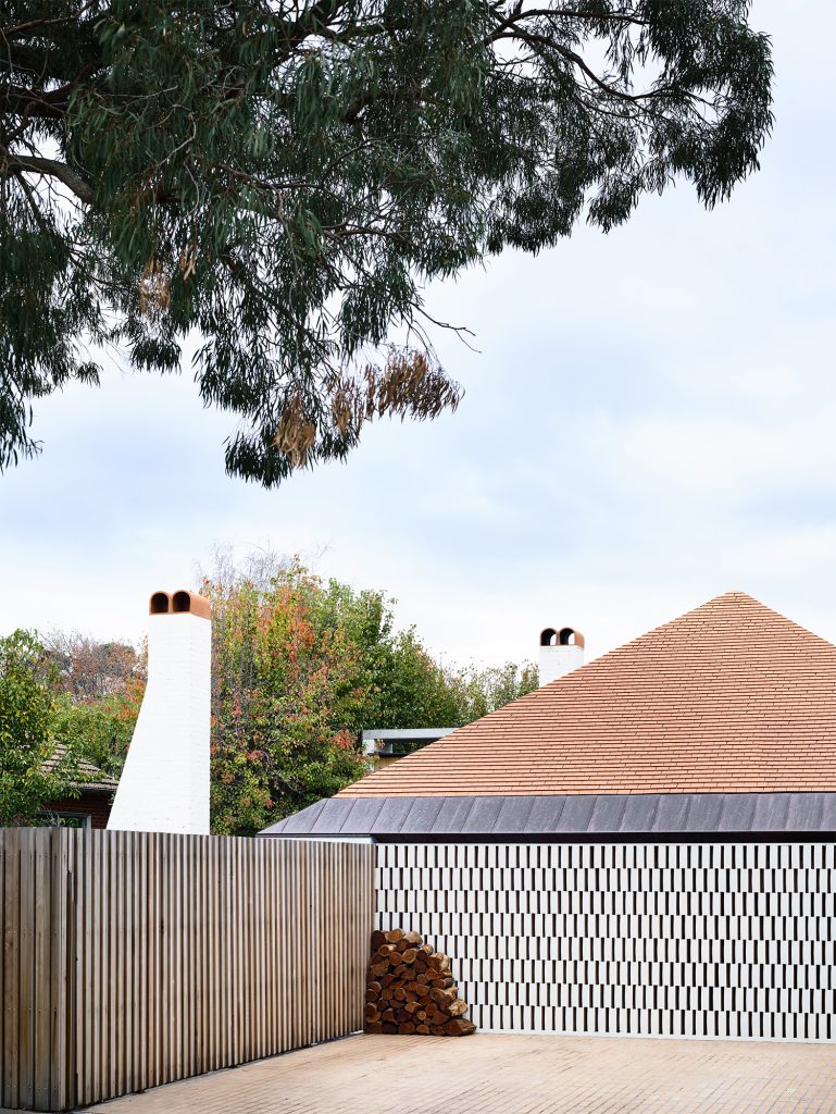 Residential Architecture - Houses (New) - HAROLD DESBROWE-ANNEAR AWARD Deepdene House by Kennedy Nolan. Photo by Derek Swalwell.