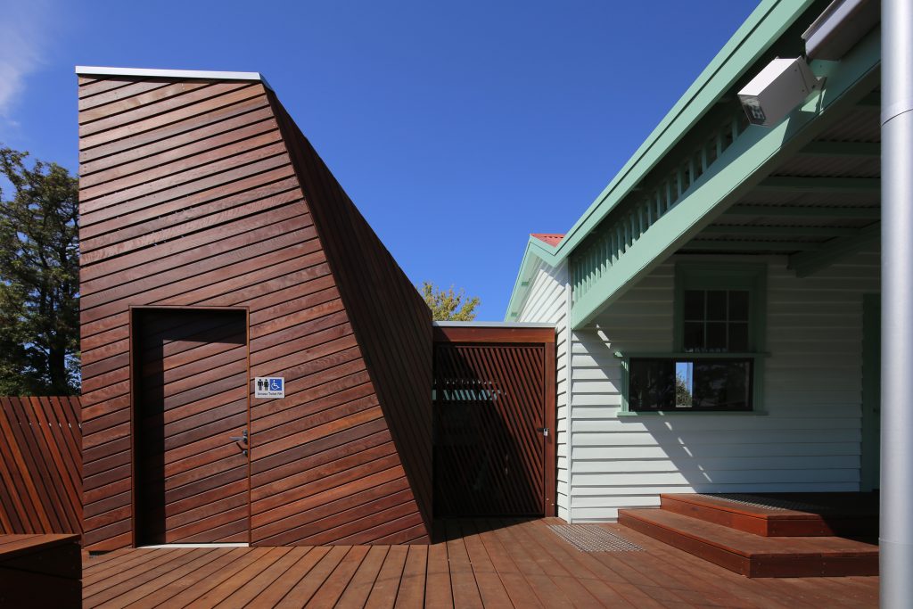 Small Project Architecture KEVIN BORLAND AWARD Maidstone Tennis Pavilion by Searle x Waldron Architecture. Photo by Nick Searle. 