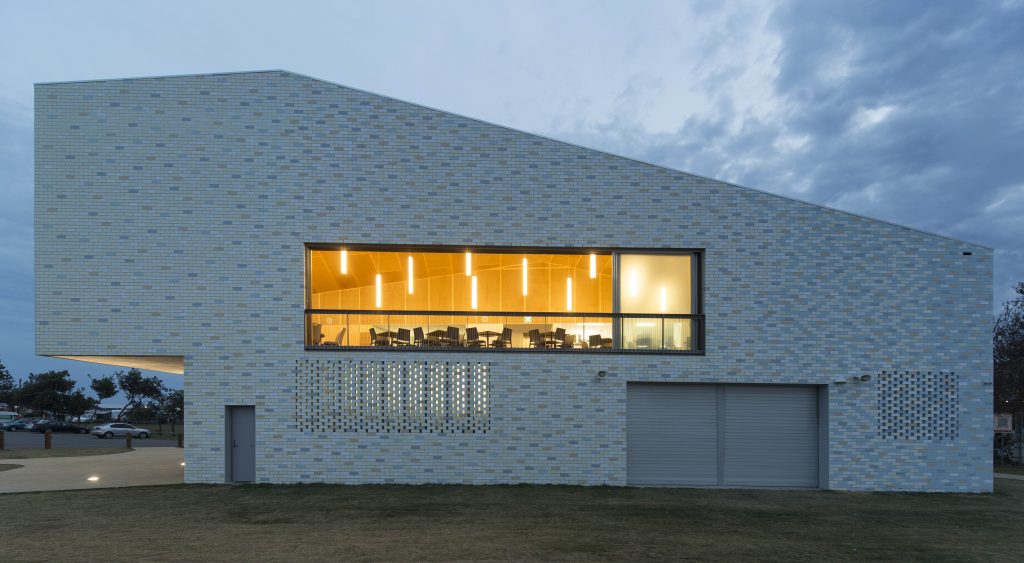 PUBLIC ARCHITECTURE Sulman Medal - Kempsey Crescent Head Surf Life Saving Club by Neeson Murcutt Architects. Photo by Brett Boardman.